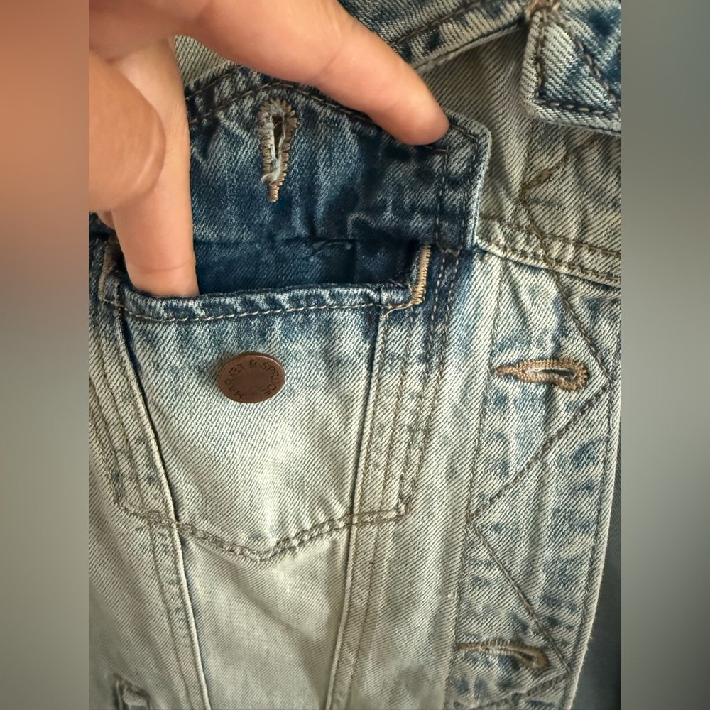 Super Flattering Market & Spruce Slight Stretch Denim Jacket - Picture 3 of 16
